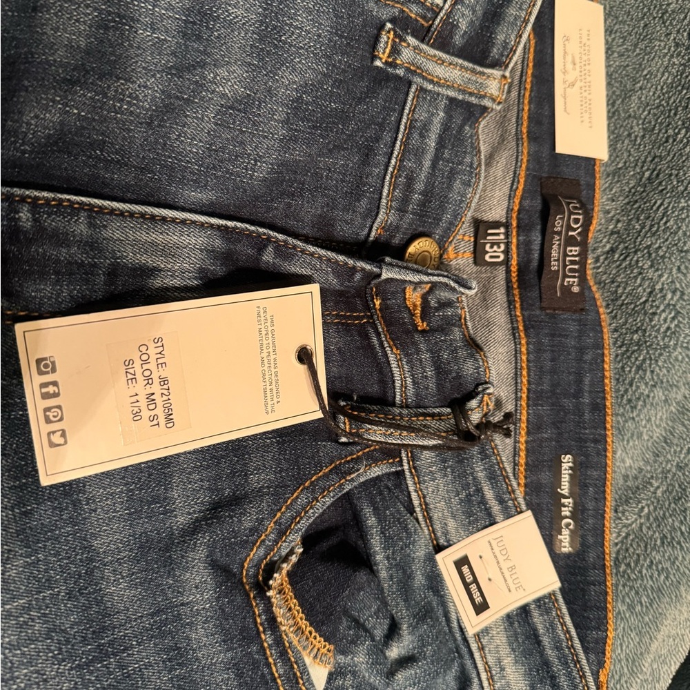 Judy  blue skinny capris size 11